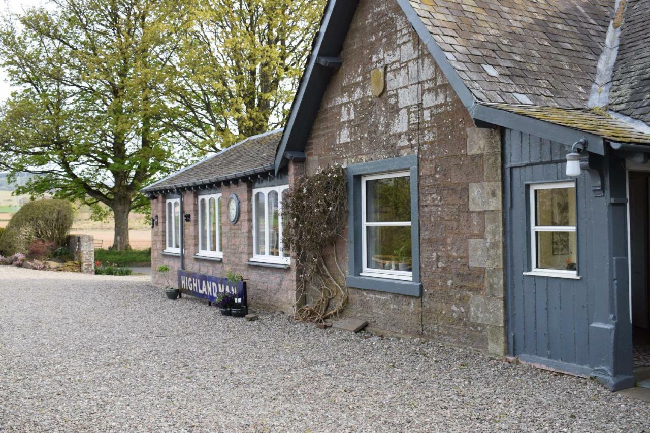 The Highlandman Station Acomodação com café da manhã Crieff Exterior foto